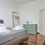 Апартаменты Rainbow House With Garage