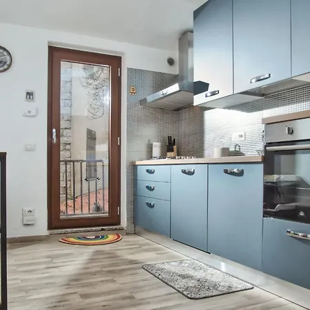 Rainbow House With Garage Апартаменты *