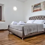 Apartamento Rainbow House With Garage